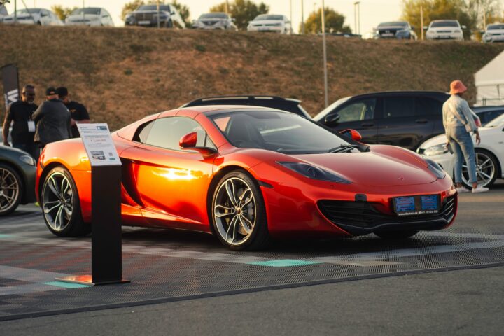 McLaren has launched its online MP4-12C configurator, giving enthusiasts an early look at paint colors, carbon fiber options, performance upgrades, and the driver-focused interior of its new supercar.