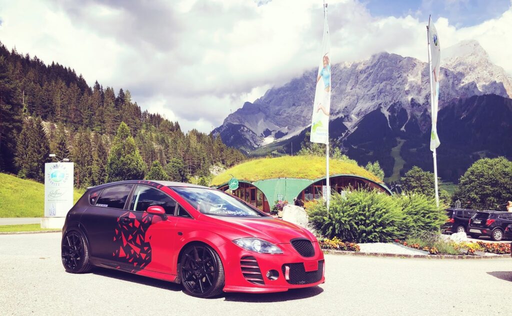 Name: Andrea Ionescu
Car: SEAT Leon 1P
Instagram: @andreaxmk2
Location: Bavaria, Germany