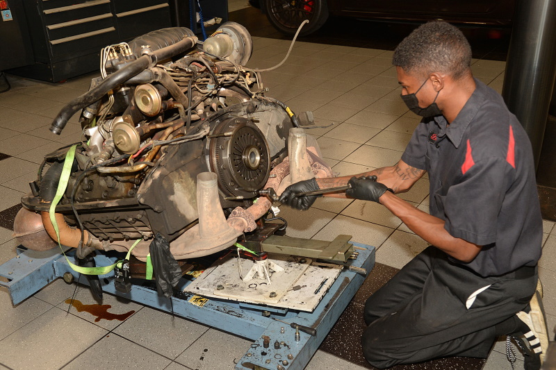 Porsche Dallas Classic Technician Wins National Restoration Award