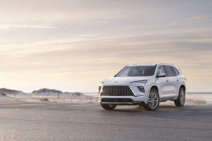 Front view of the 2025 Buick Enclave Avenir.