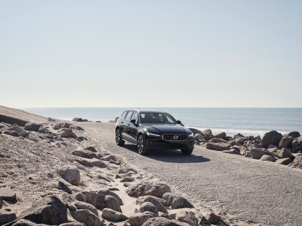 2025 Volvo V60 Cross Country B5 AWD