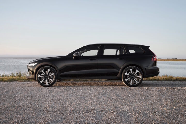 2025 Volvo V60 Cross Country B5 AWD