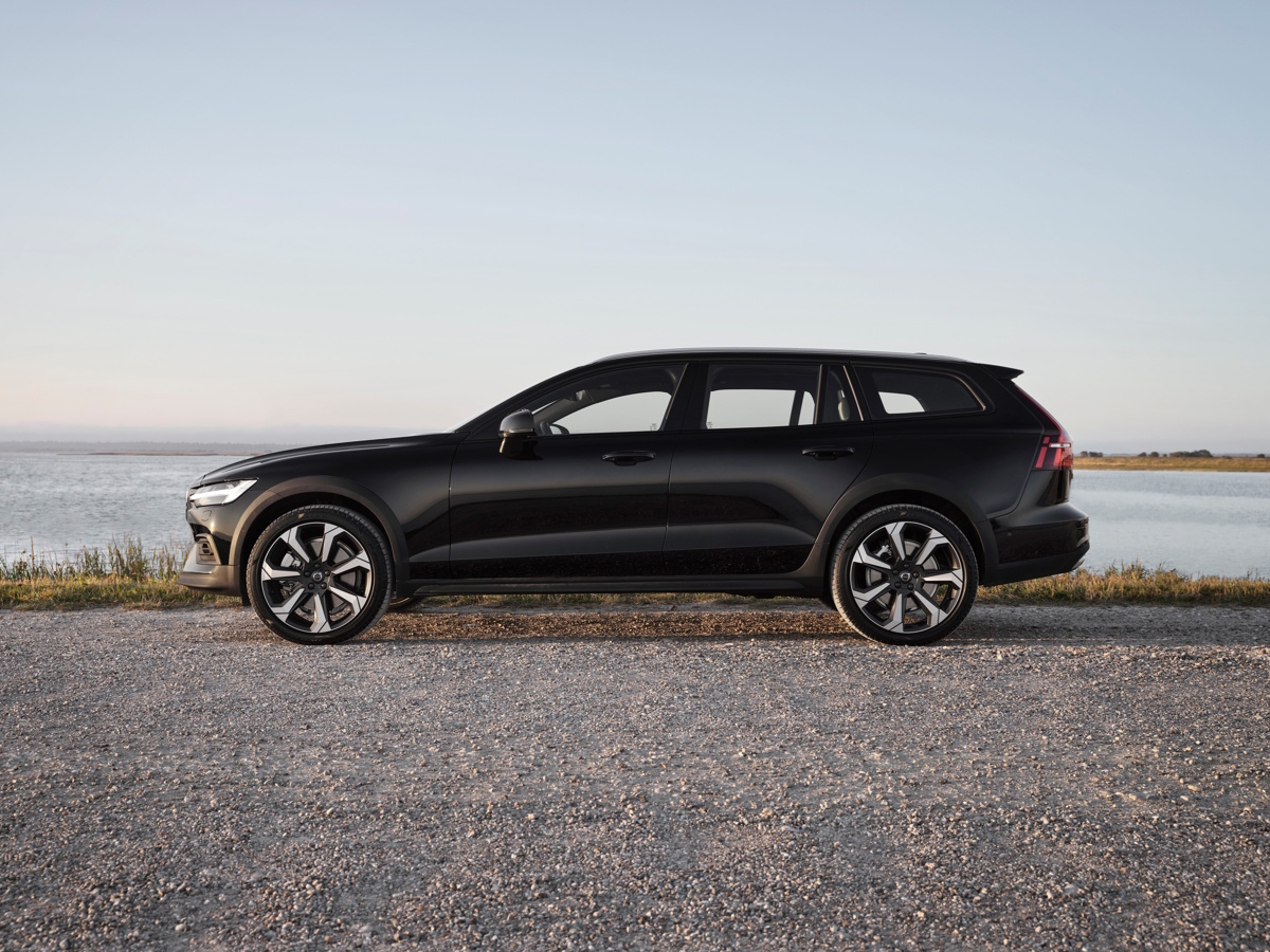 2025 Volvo V60 Cross Country B5 AWD