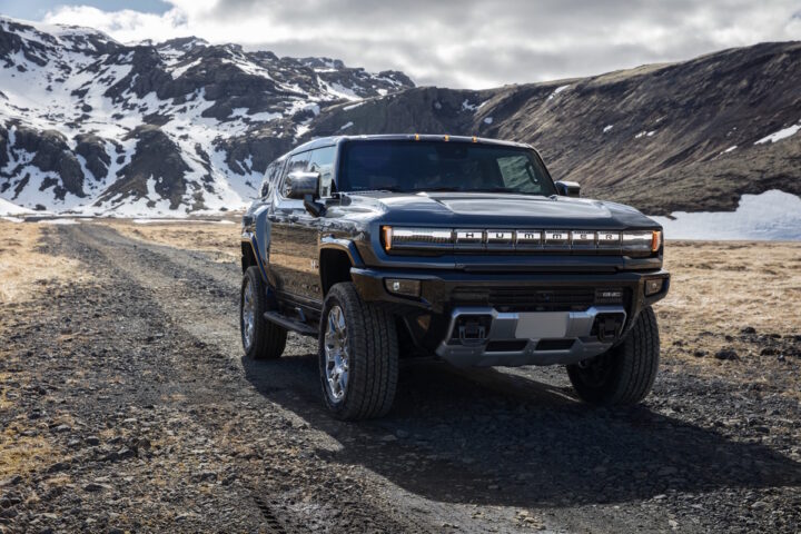 Front three-quarter view of the 2025 GMC HUMMER EV 3X SUV