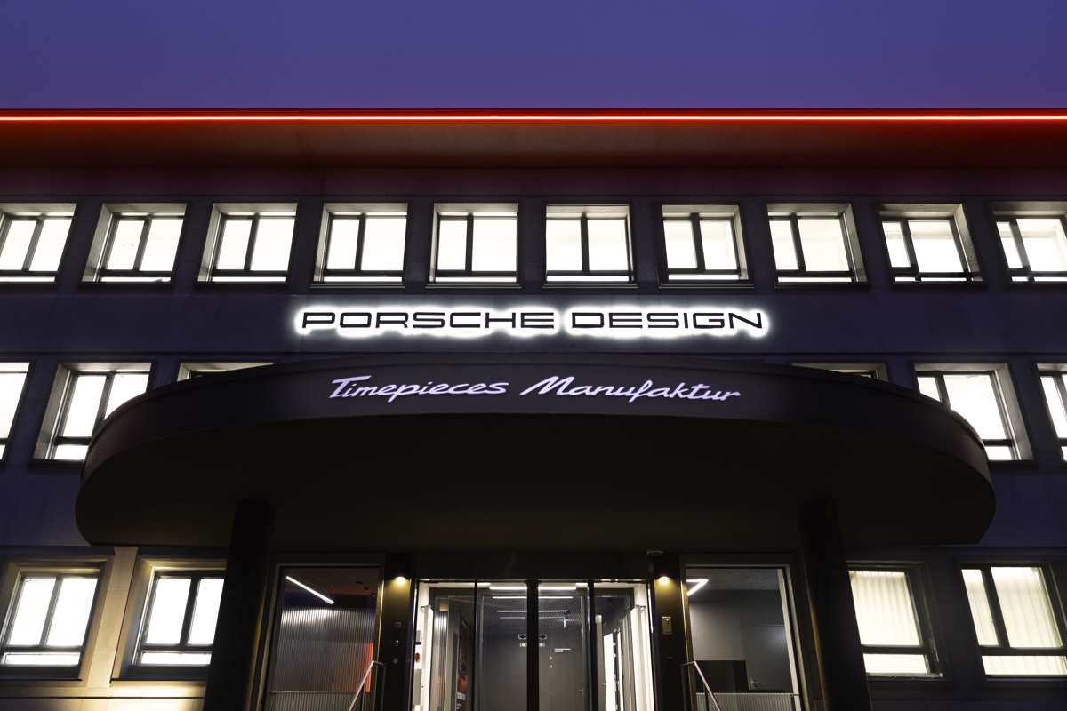 Porsche Design Timepieces Manufaktur1